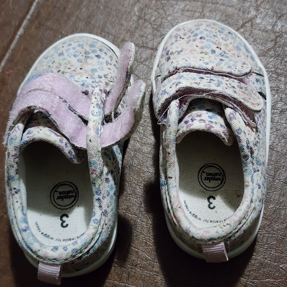 Wonder Nation Floral Kids Shoes - Picture 6 of 7